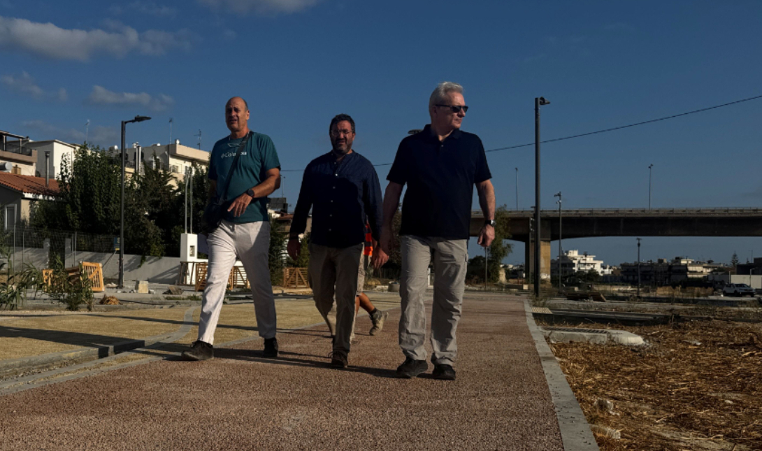 Αυτοψία στα έργα διαμόρφωσης χώρου στάθμευσης 150 οχημάτων στο Πάρκο Ερυθραίας από Καλοκαιρινό και Σισαμάκη (Βίντεο)