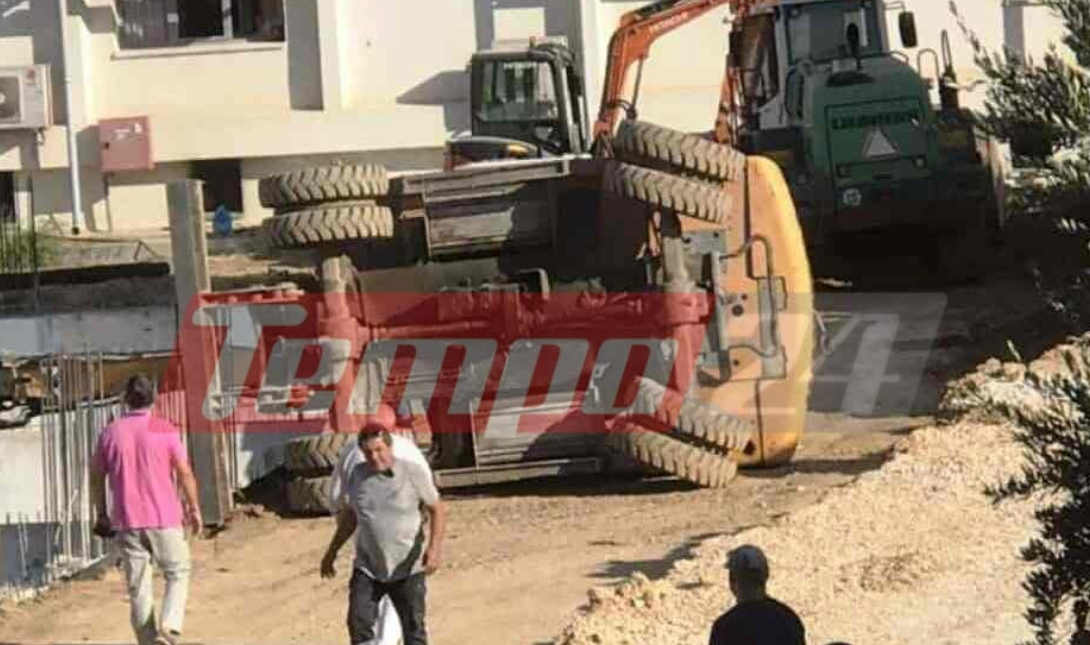 Παραλίγο τραγωδία στην Πάτρα: Ανετράπη εκσκαφέας μέσα στο νοσοκομείο