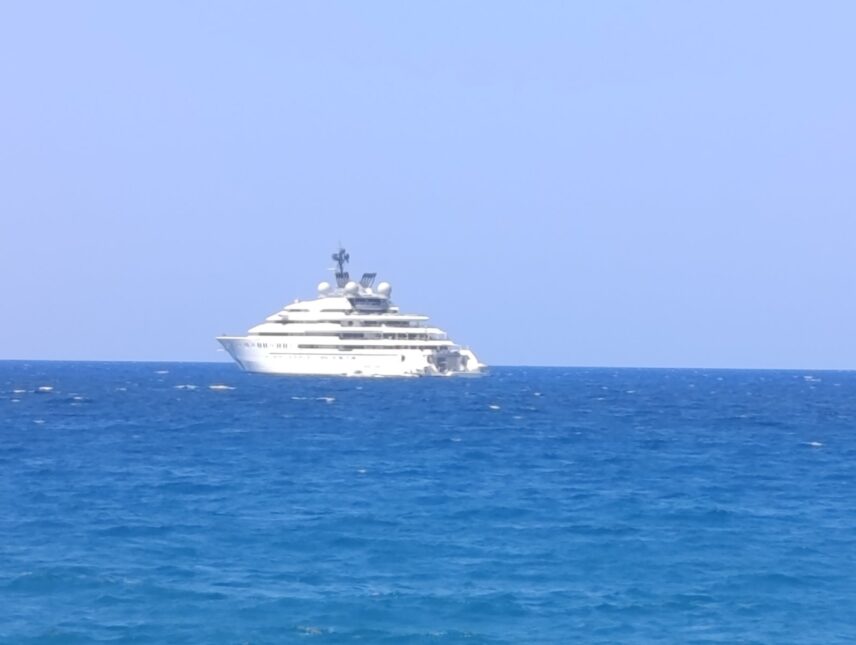 πολυτελες γιωτ 