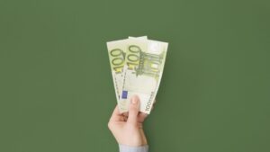 Επίδομα 250 ευρώ: Πότε θα μπουν τα λεφτά στους λογαριασμούς