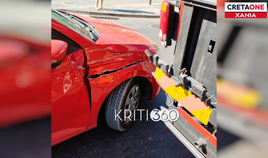 Xανιά: Aυτοκίνητo έπεσε σε απορριμματοφόρο – O υπάλληλος γλίτωσε την τελευταία στιγμή (φωτογραφία)