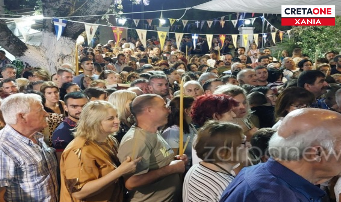 Χανιά: Οι προσκυνητές του Αγίου Φανουρίου περπατούν στην Εθνική και τιμούν μια παράδοση ετών (Φώτο)