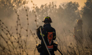 Φωτιά σε κτηνοτροφική έκταση στη Μεσαρά – Αναζητείται υπότροπος βοσκός