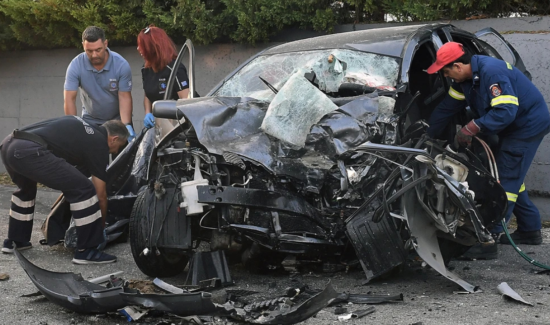 Σοκάρουν οι φωτογραφίες από το τραγικό δυστύχημα στο Κιάτο: Διαλύθηκε το αυτοκίνητο της 25χρονης (εικόνες)