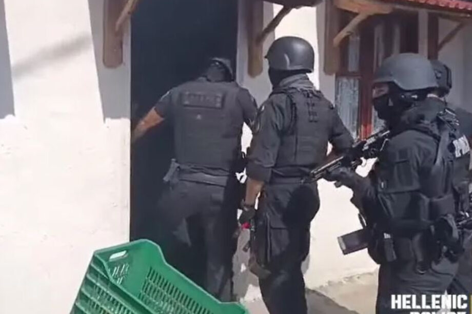 Έφοδος αστυνομία