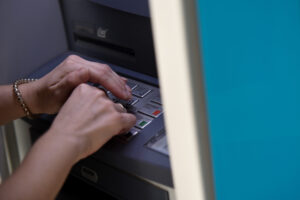 Η 28η Οκτωβρίου «πληρώνει» νωρίτερα τις συντάξεις Νοεμβρίου – Πότε θα μπουν τα λεφτά