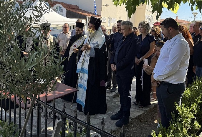 Συγκίνηση στην Πόμπια: Τρισάγιο στη μνήμη του καπετάν Μιχάλη Κόρακα – Δείτε φωτογραφίες