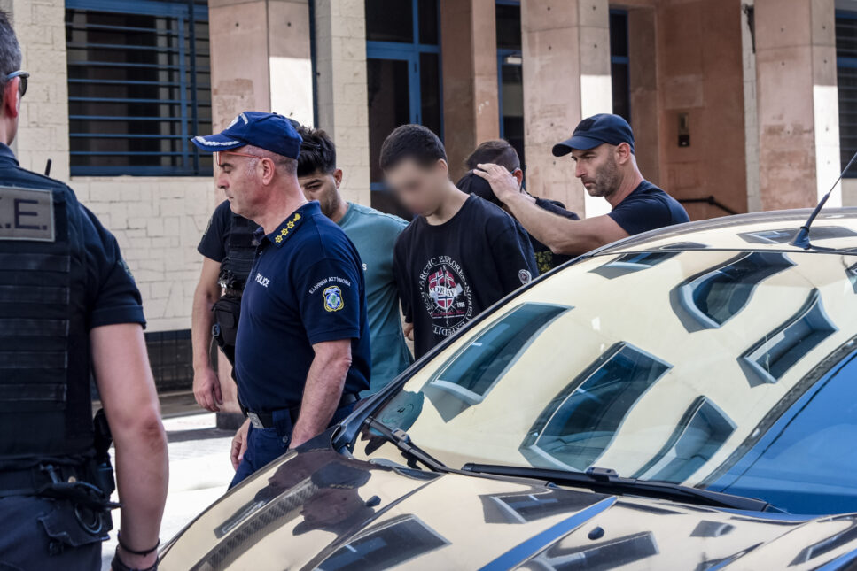 Πάτρα: Eπιμένουν στην αθωότητά του οι γονείς του 25χρονου που κατηγορείται για εμπρησμό