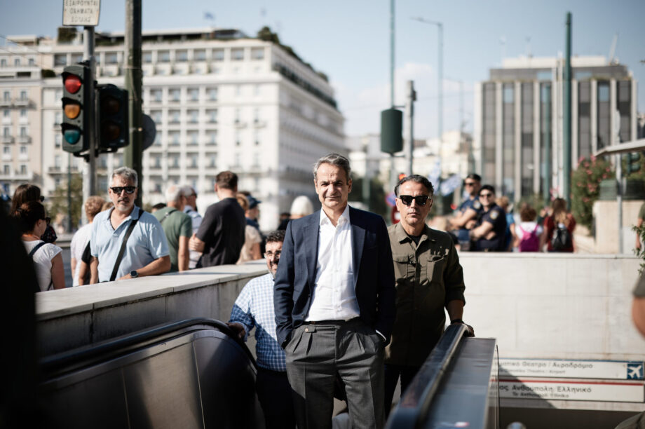 Επίσκεψη Μητσοτάκη στο Μετρό Συντάγματος