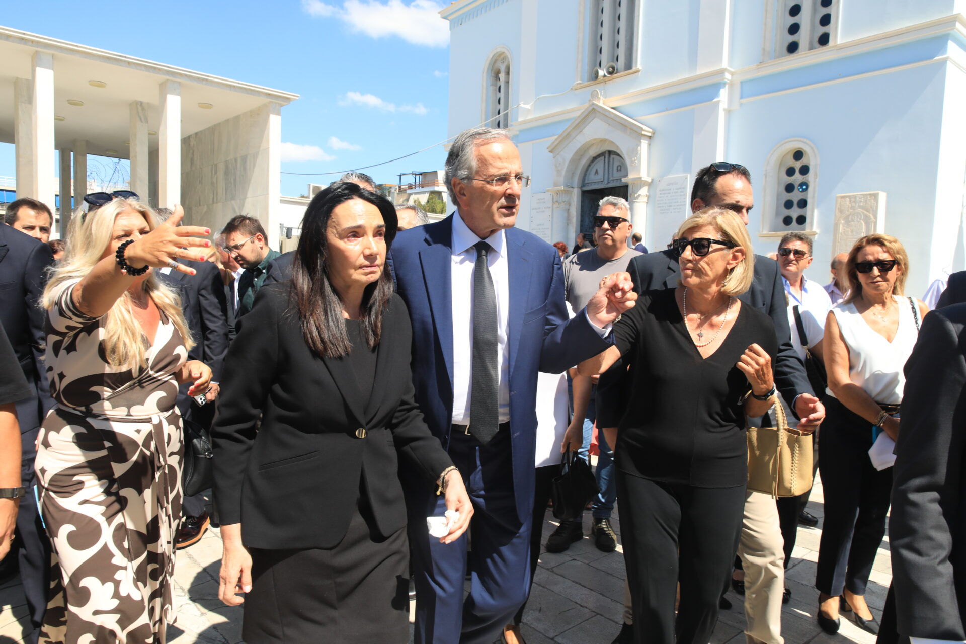 Πλήθος κόσμου στο 40ήμερο μνημόσυνο της Λένας Σαμαρά (φωτογραφίες)