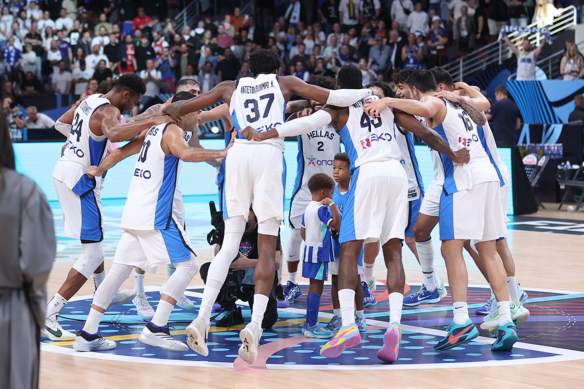 Eurobasket 2025: Η γαλανόλευκη στο βάθρο – Δείτε φωτογραφίες από την απονομή