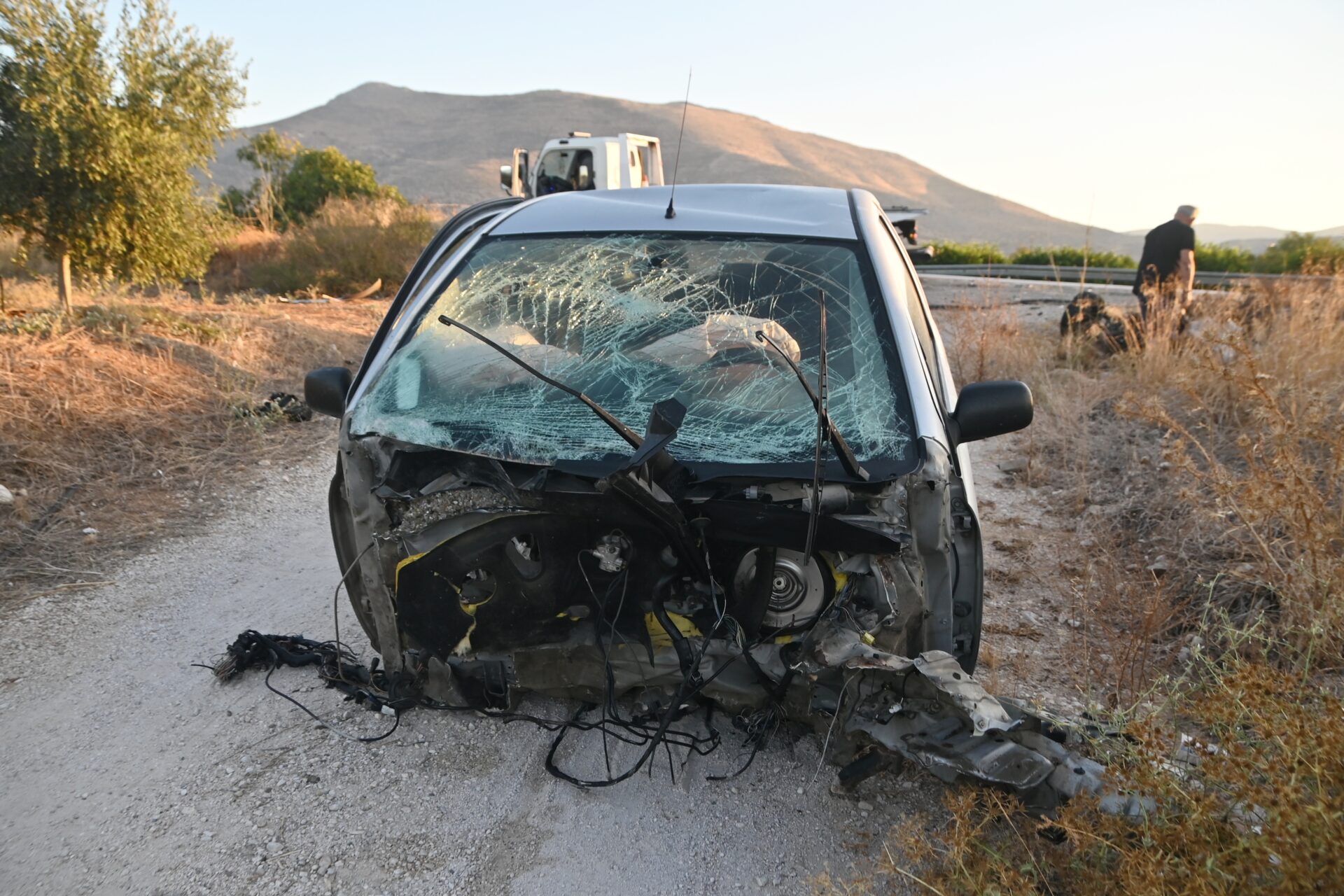Σοκαριστικό τροχαίο με 3 τραυματίες στο Ναύπλιο: Σμπαράλια τα δύο αυτοκίνητα – Δείτε εικόνες