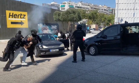 Εντυπωσίασε η επίδειξη των ΕΚΑΜ στην 89η ΔΕΘ – Καταρρίχηση, κρότου λάμψης και απελευθέρωση ομήρου