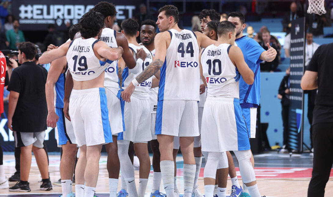 Το cretaone.gr στη Ρίγα: Το χειροκρότημα των χιλιάδων Ελλήνων στους παίκτες της Εθνικής