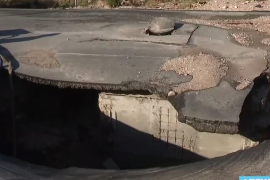 Άνοιξε στα δυο Λεωφόρος Μαρκοπούλου από σπασμένο αγωγό νερού! (βίντεο)