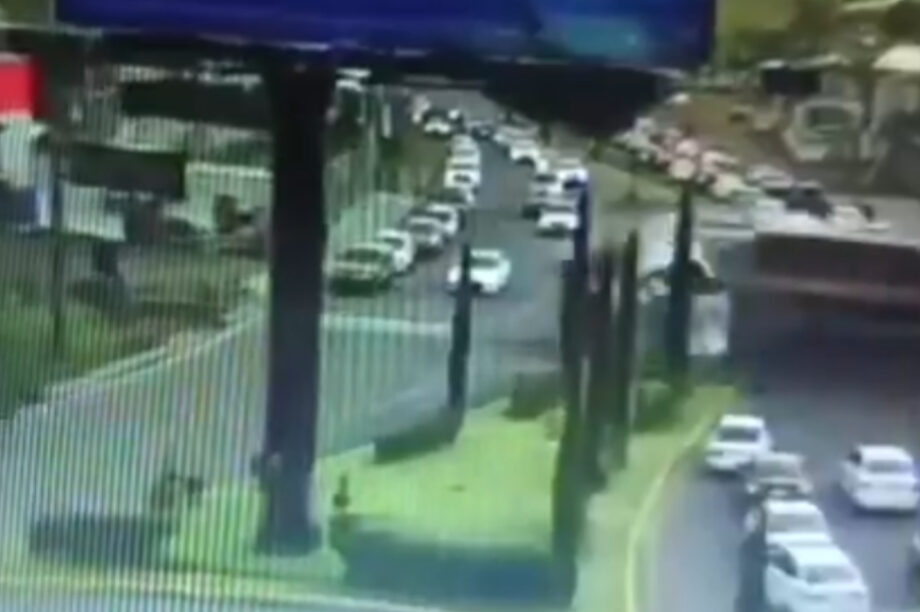 Μεξικό: Σοκαριστική σύγκρουση τρένου με λεωφορείο! (βίντεο)