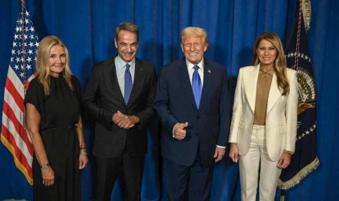 Δεν έγινε μοντάζ στη φωτογραφία Μητσοτάκη – Τραμπ λέει το Μαξίμου