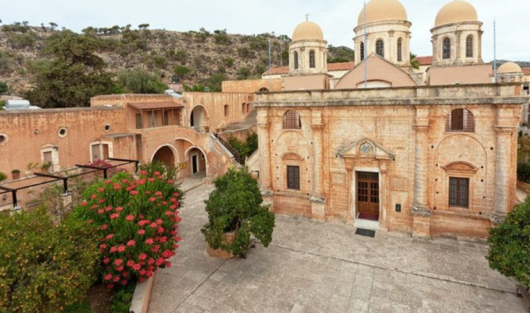 Δεύτερη δικογραφία «φωτιά» για τη Μονή Χανίων – Εκβιασμοί, μίζες και διάλογοι που σοκάρουν