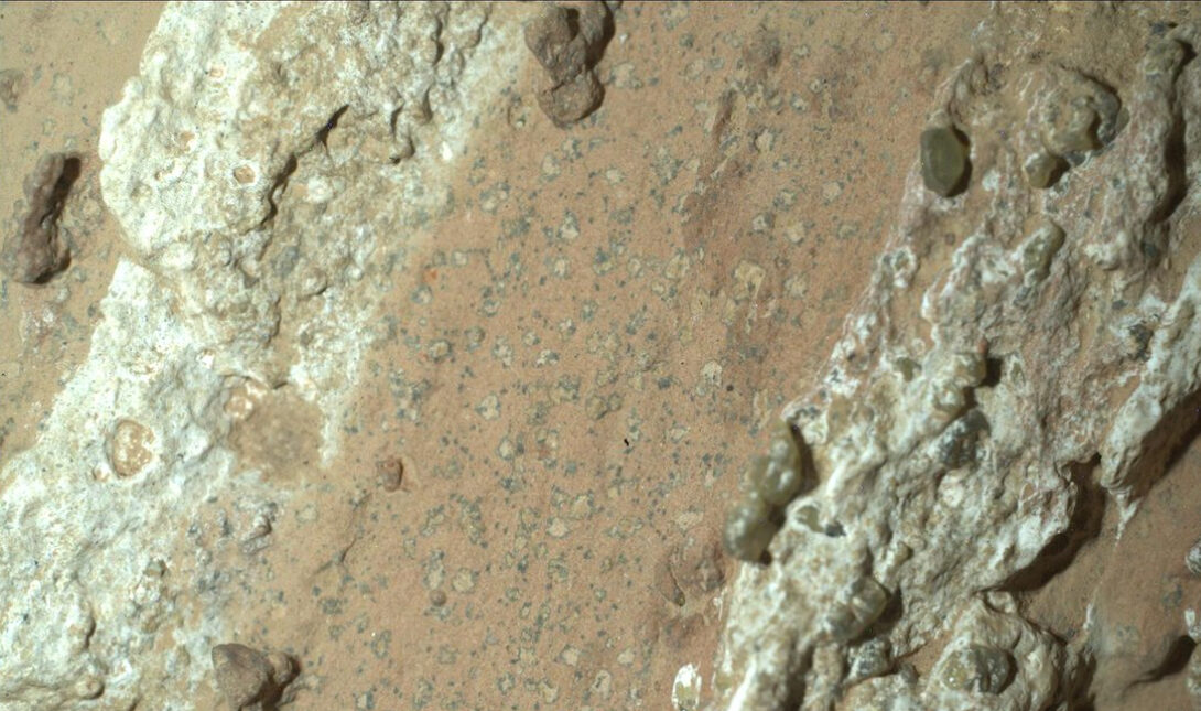 NASA: Ανακαλύφθηκε ξεκάθαρο σημάδι ζωής στον Άρη (φωτογραφίες)