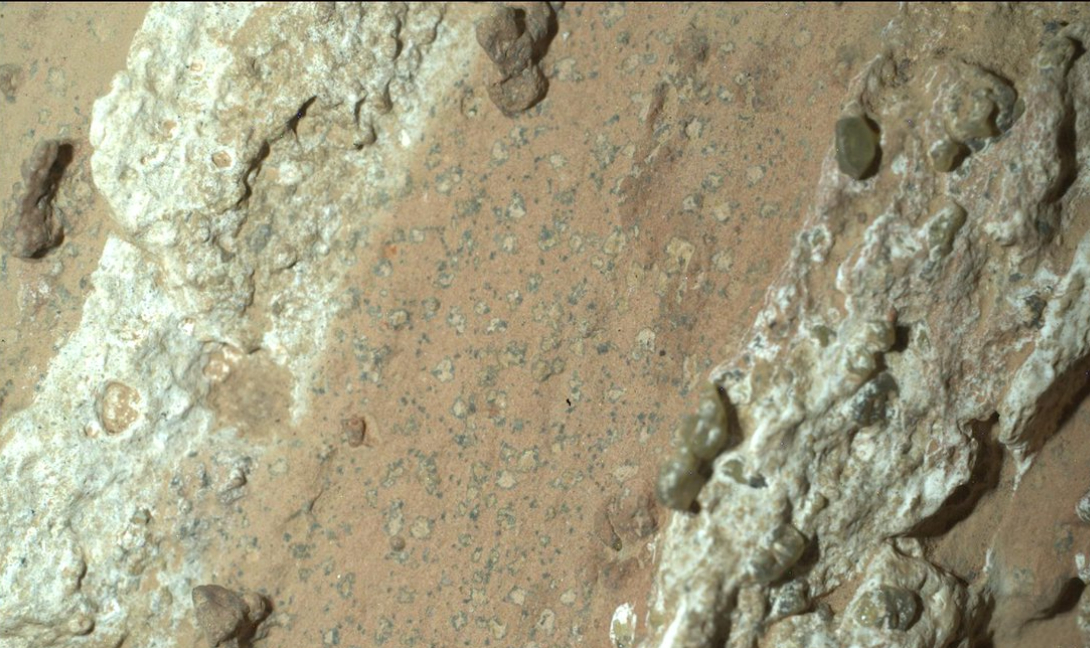 NASA: Ανακαλύφθηκε ξεκάθαρο σημάδι ζωής στον Άρη (φωτογραφίες)
