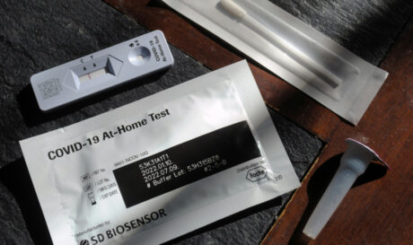 Καταδικάστηκε εκπαιδευτικός που εν μέσω κορονοϊού πήγε στο σχολείο χωρίς αρνητικό self-test