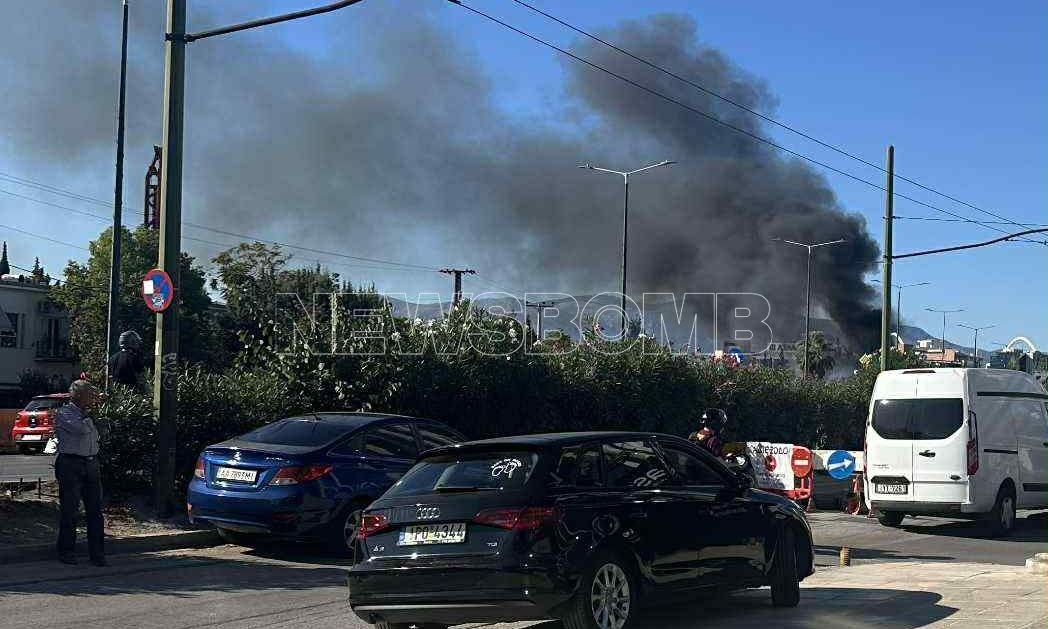 Αυτοκίνητο «τυλίχθηκε» στις φλόγες στην Κηφισιάς – Στο «κόκκινο» η κυκλοφορία