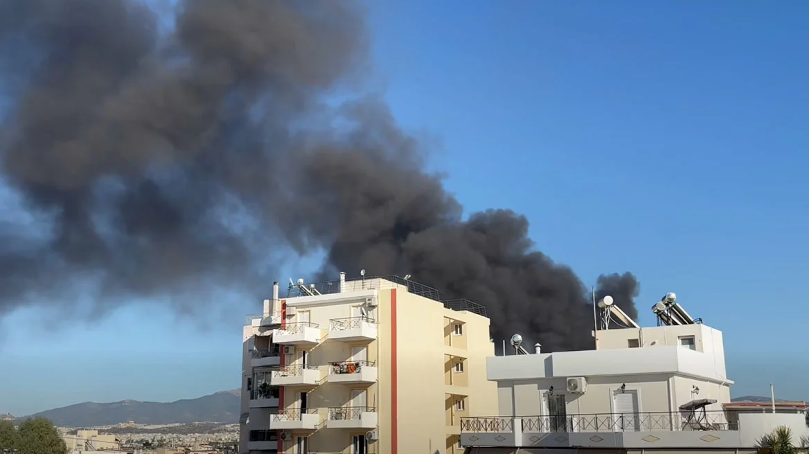 Συναγερμός για φωτιά στον Ρέντη