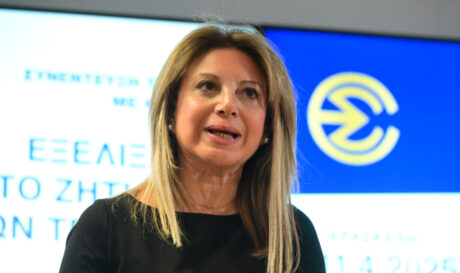 Καρυστιανού: «Πλέον δεν κρατάνε ούτε τα προσχήματα»