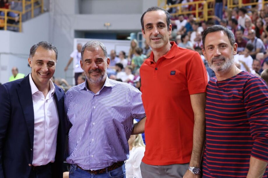 Αντώνης Καράτζης Μάξιμος Σενετάκης Γρηγόρης Δημητριάδης Δημήτρης Χαριτίδης Δύο Αοράκια Ολυμπιακός