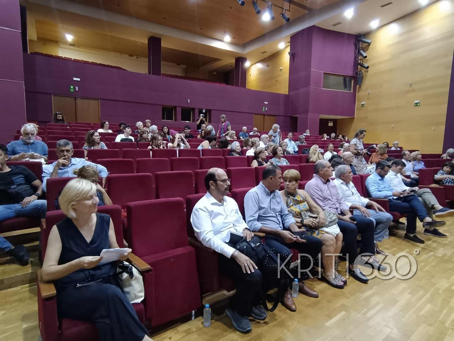 Χανιά: Σε κλίμα συγκίνησης το πολιτικό μνημόσυνο για τον Μίκη Θεοδωράκη – Δείτε φωτογραφίες