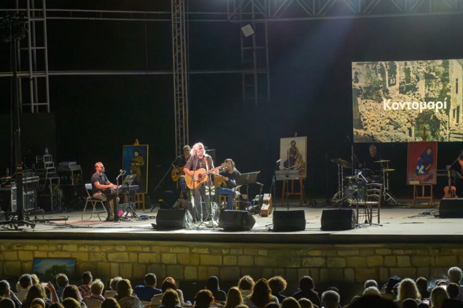 Από το κατάμεστο Κηποθέατρο «Νίκος Καζαντζάκης» εστάλη ισχυρό μήνυμα για τη δικαίωση των εκτελεσθέντων της Βιάννου