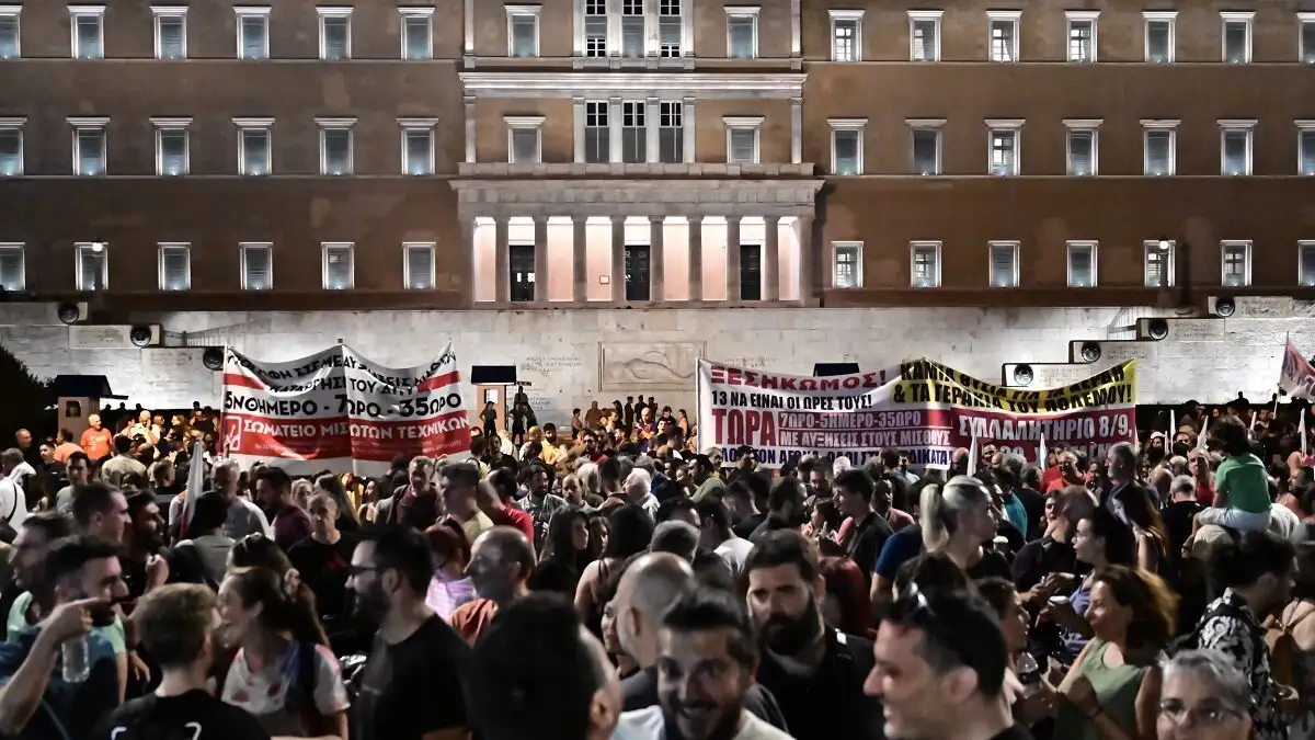 Μαζικό συλλαλητήριο στο Σύνταγμα – Ασφυκτική η κατάσταση στους δρόμους