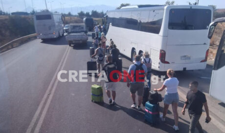 Τουρίστες ΒΟΑΚ αεροδρόμιο διαμαρτυρία αγρότες