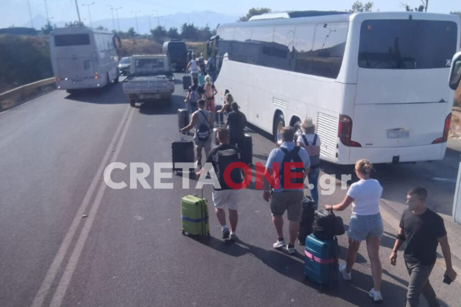 Τουρίστες ΒΟΑΚ αεροδρόμιο διαμαρτυρία αγρότες