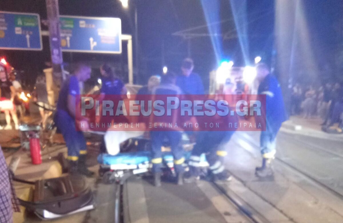 Πειραιάς: Σε κρίσιμη κατάσταση η 33χρονη από το τροχαίο δυστύχημα με θύμα τον 40χρονο – Σοκαριστικές φωτογραφίες από το σημείο