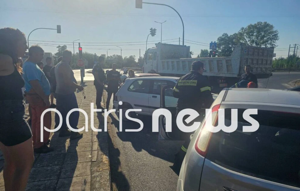 Σφοδρή σύγκρουση 4 οχημάτων στην Ηλεία – Δείτε εικόνες
