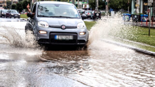Βροχές καταιγίδες καιρός πλημμύρα