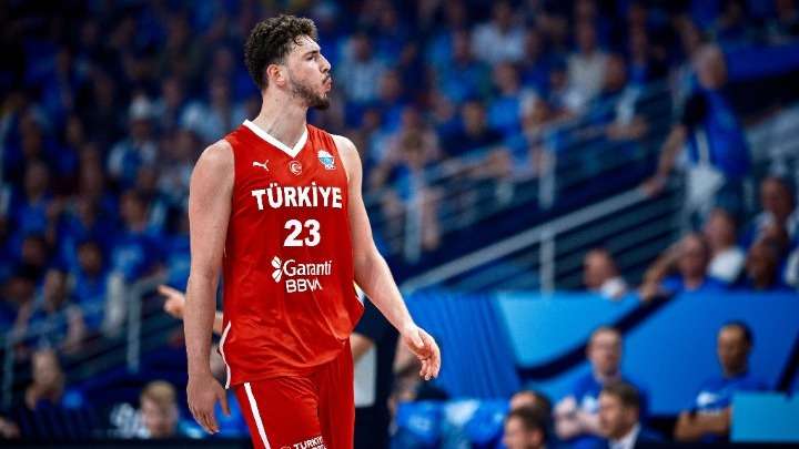 Eurobasket 2025: Σάλος με το σχόλιο Σενγκούν κάτω από ανάρτηση – Έκλεισε τα σχόλια ο παίκτης της Τουρκίας