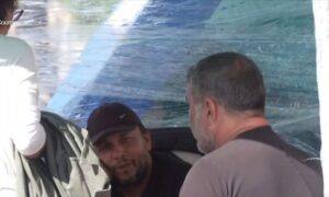 Ο Βασίλης Μπισμπίκης στο πλευρό του Πάνου Ρούτσι