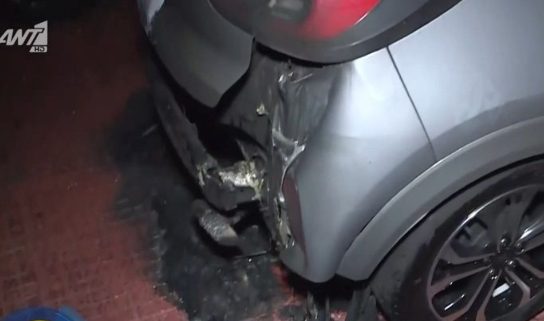 Στις φλόγες τυλίχτηκε αντιπροσωπεία αυτοκινήτων στο Πολύγωνο (βίντεο)