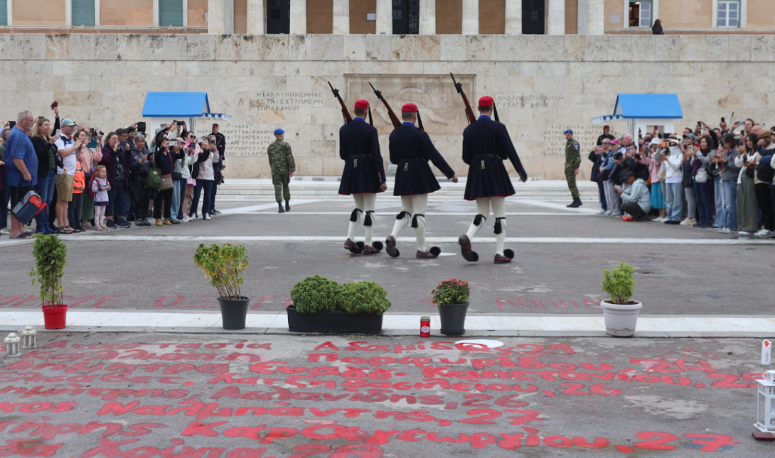 «Μάχη» σήμερα στη Βουλή για τον Άγνωστο Στρατιώτη: Οι ποινές, η συντήρηση και τα ονόματα των θυμάτων