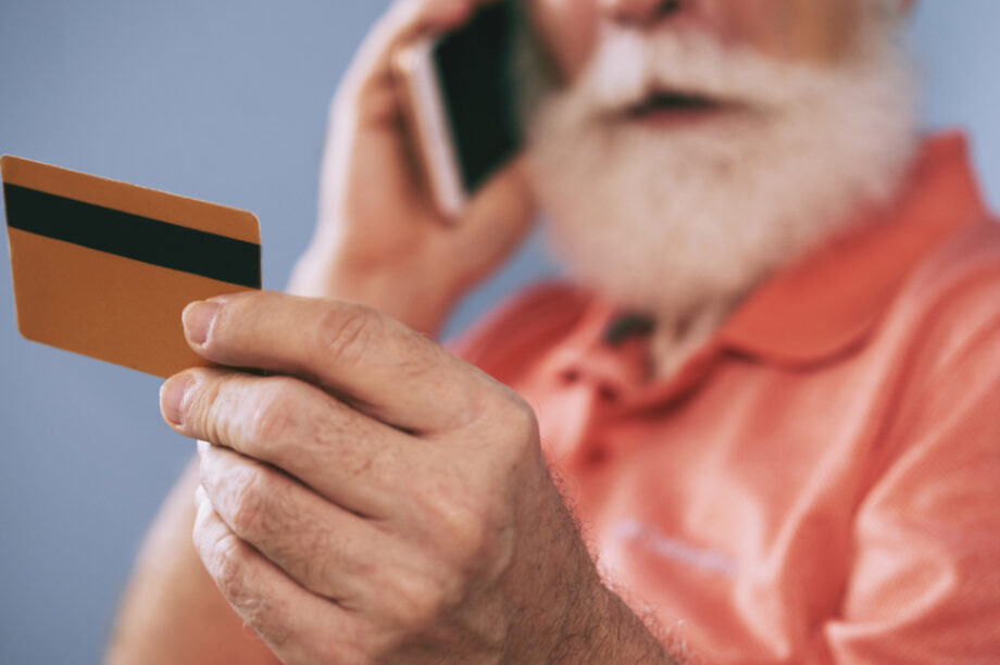 Απάτη ηλικιωμένος κάρτες