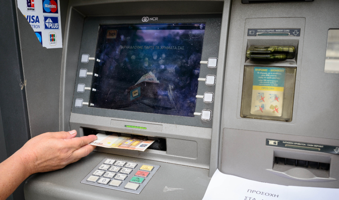 Συντάξεις Νοεμβρίου: Ποιοι θα δουν λεφτά στους λογαριασμούς τους την Παρασκευή (24/10)