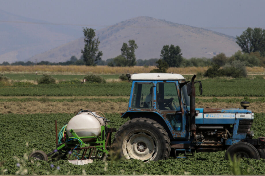 Τρακτέρ χωράφι καλλιέργεια