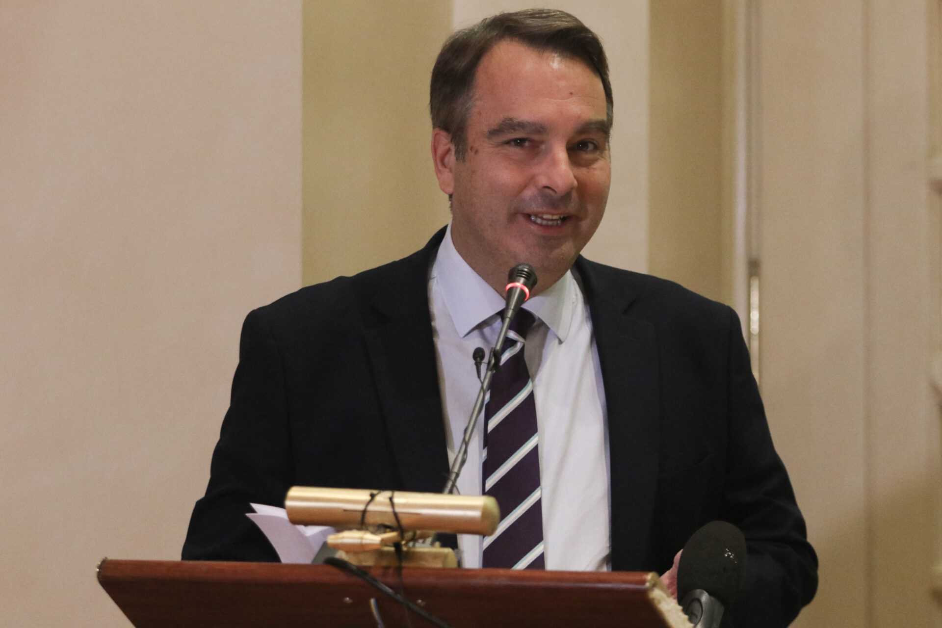 Θανάσης Παπαθανάσης: Με ψεύτικο προφίλ μου επικοινωνούν με πολίτες