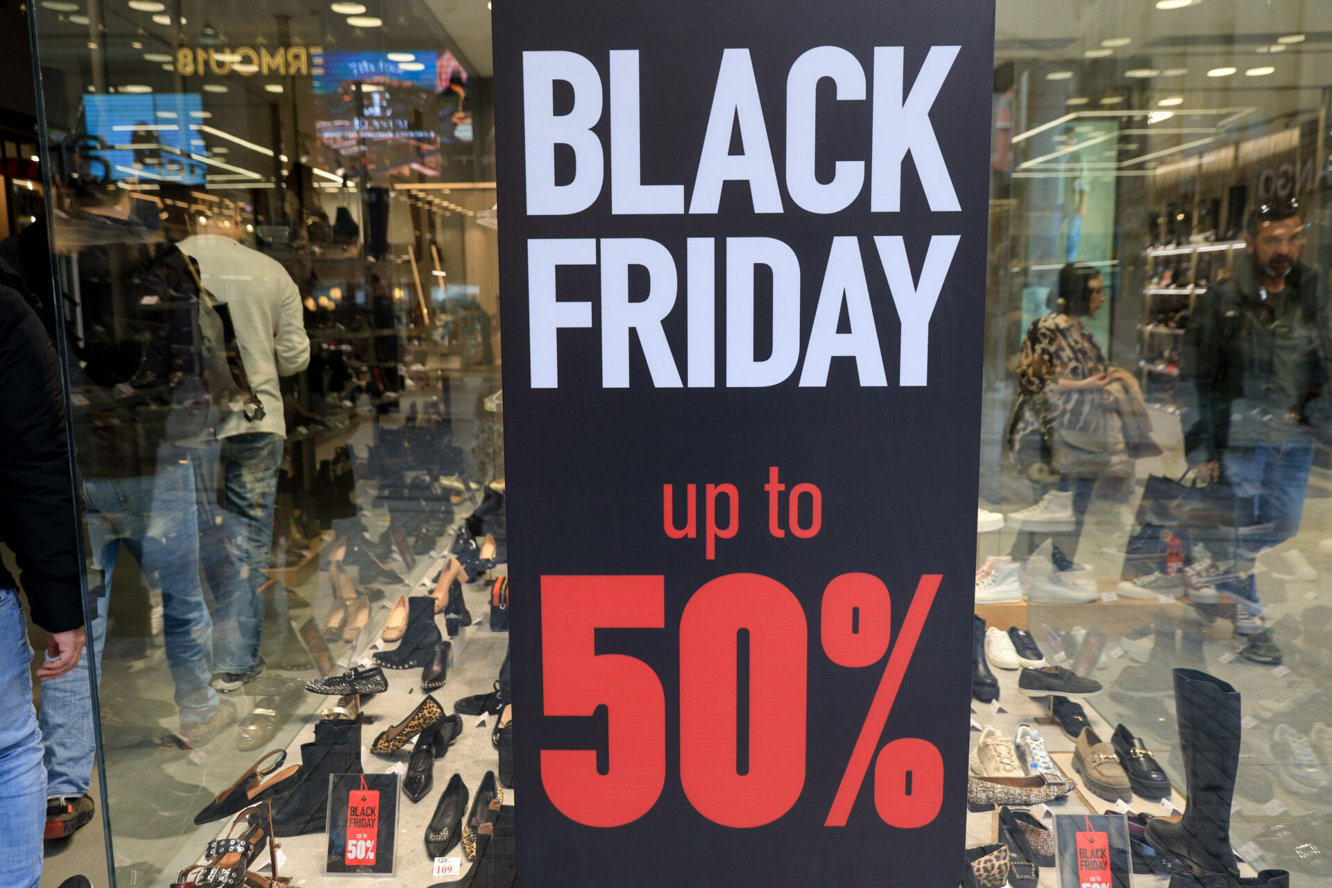 Πότε πέφτουν φέτος Black Friday και Cyber Monday