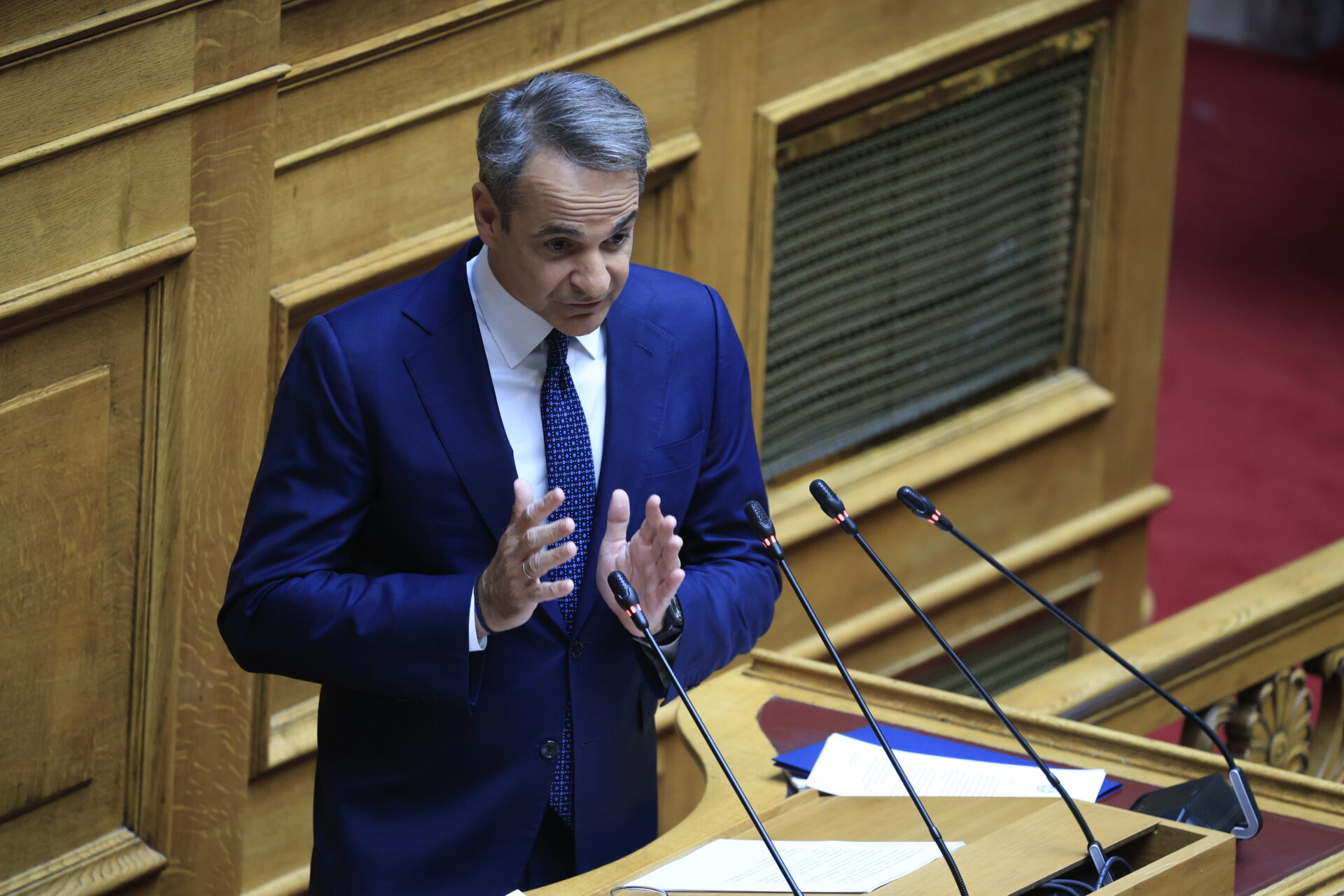 Στη Βουλή ο Κυριάκος Μητσοτάκης επί της τροπολογίας για τον Άγνωστο Στρατιώτη