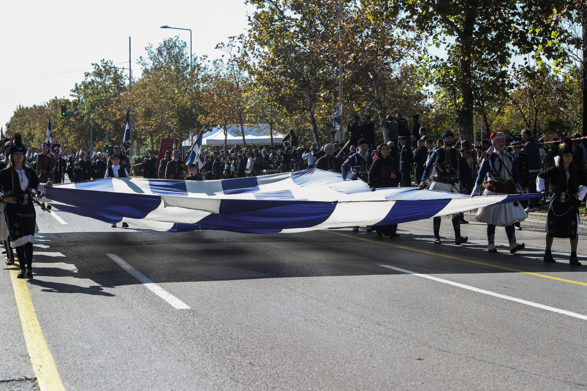 28η Οκτωβρίου: Μεγαλοπρέπεια και εθνική υπερηφάνεια στην στρατιωτική παρέλαση στη Θεσσαλονίκη – Δείτε το βίντεο του Cretaone