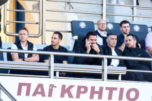 ΟΦΗ – Ηρακλής: Στο Παγκρήτιο ο Κόντης, βλέπει το παιχνίδι της νέα του ομάδας