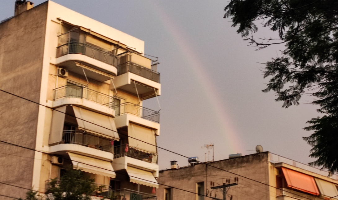 Πού πήγαν τα σπίτια; «Κόκκινα» δάνεια, Airbnb και χαμηλή παραγωγή νέων κατοικιών «εξαφάνισαν» τα ακίνητα από την αγορά
